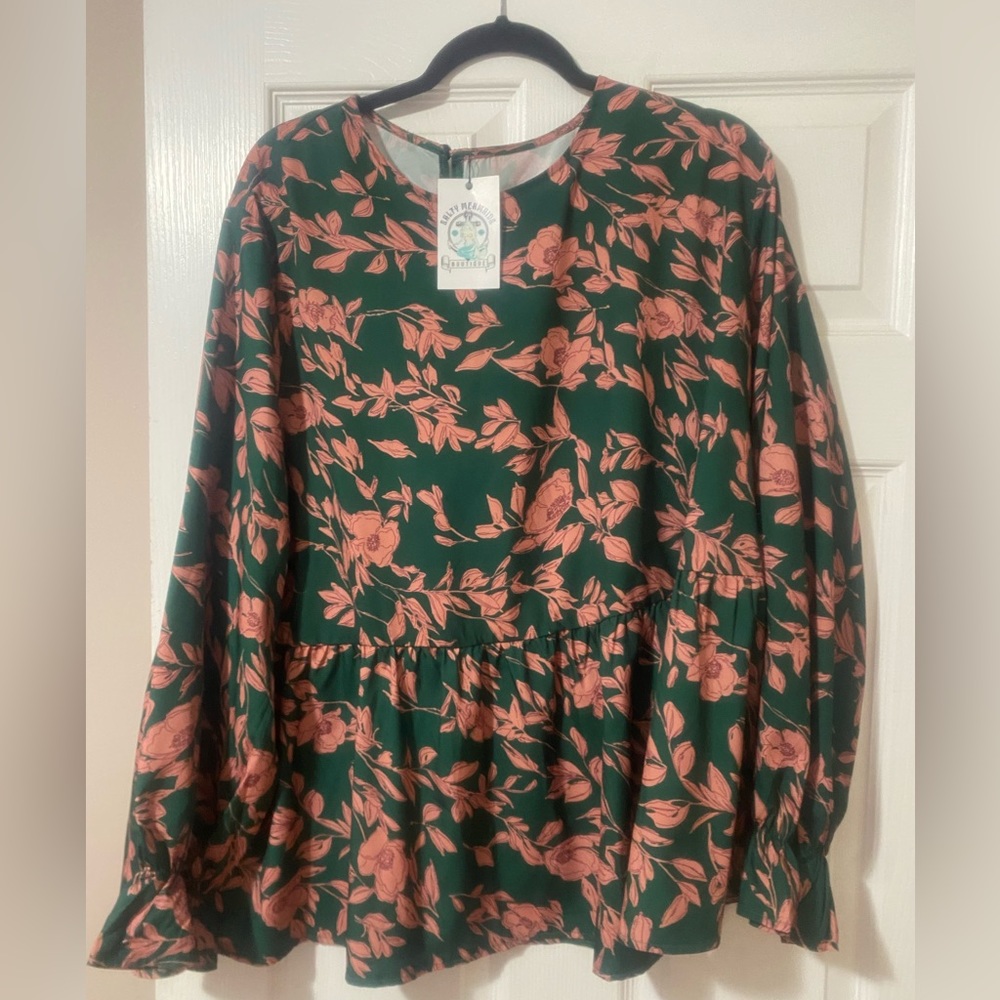 Floral boutique peplum top. 2X. NWT.